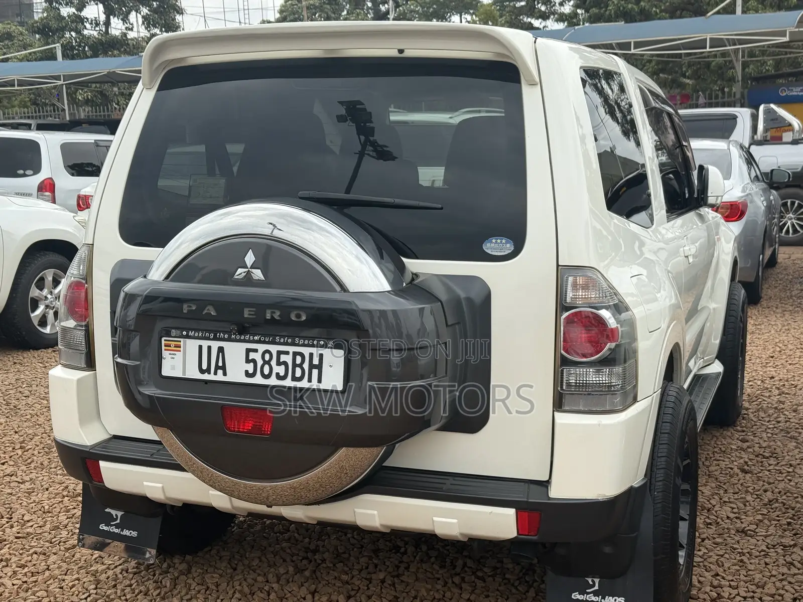 Mitsubishi Pajero 2010 White