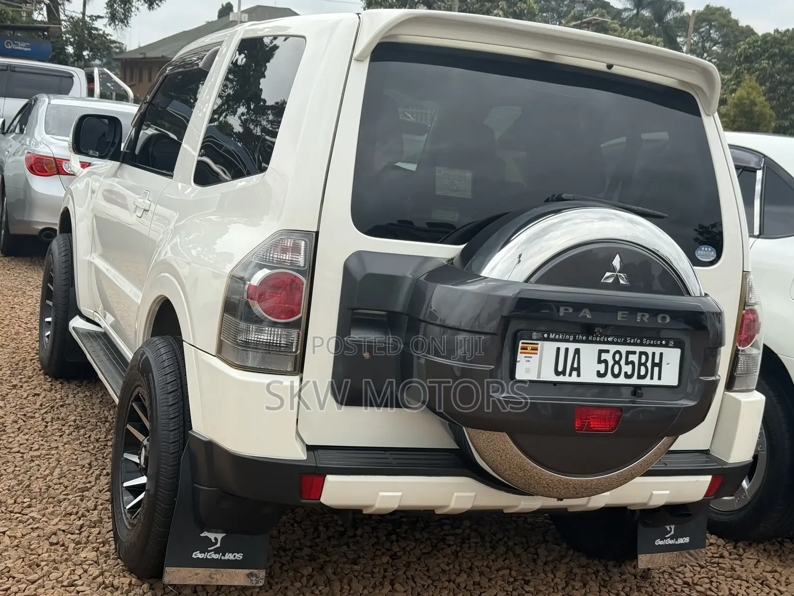 Mitsubishi Pajero 2010 White