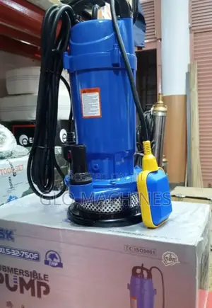 Usk 32m Submersible Water Pump Blue
