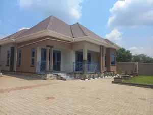 Furnished 4bdrm House in Kira for sale