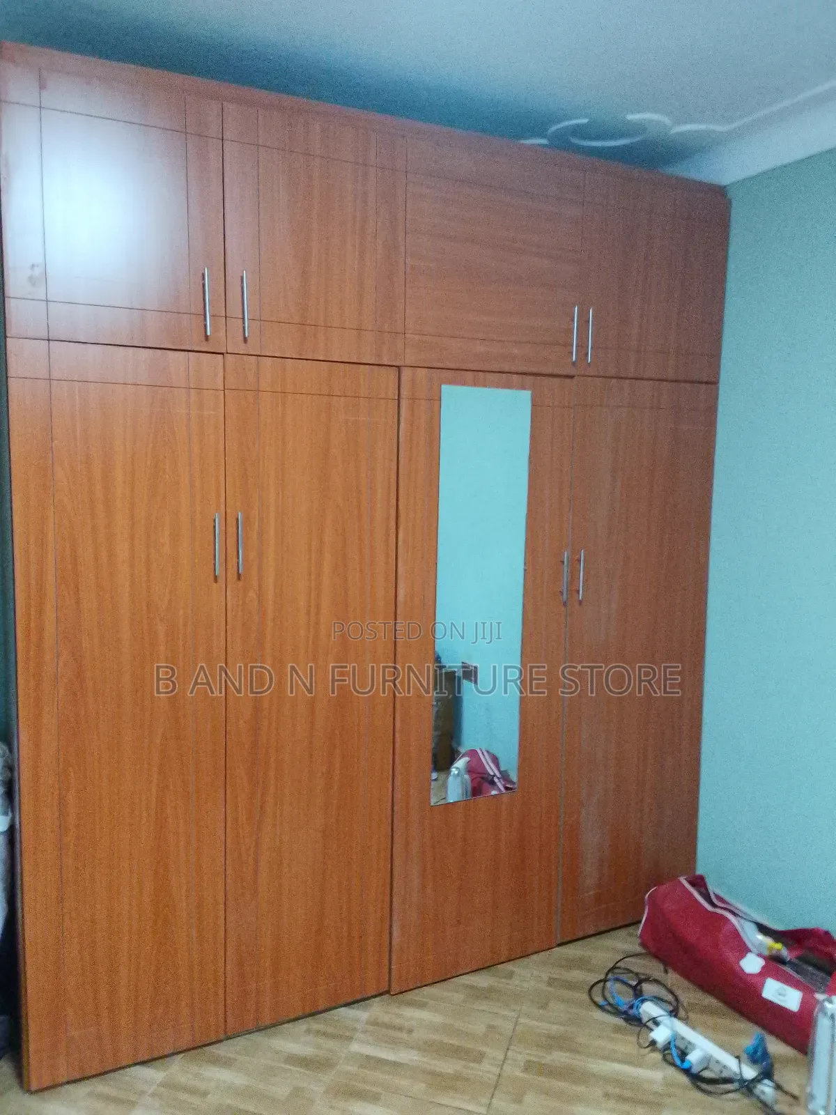 Simple Wardrobe Built in 8 by 8 FTS