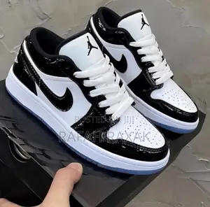 Original Nike Air Jordan 1 Low Se Concord Sneakers