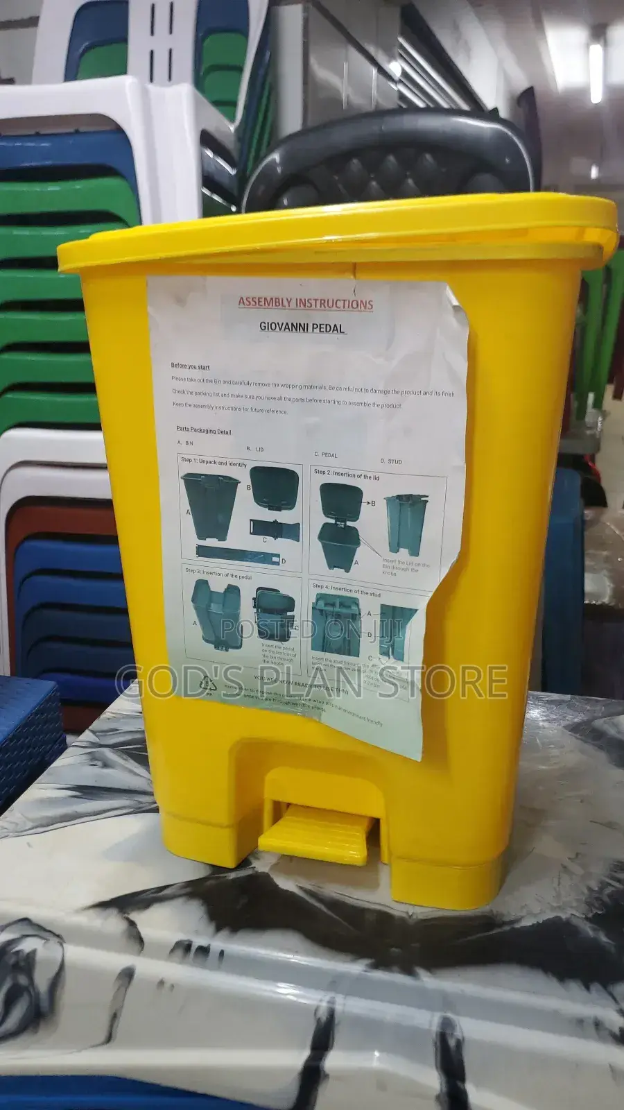 Giovanni Plastic Dust Bin 30litres