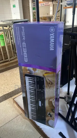Electric Yamaha Keyboard