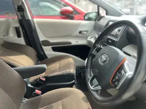 Toyota Sienta 1.5 AWD 2016 Maroon