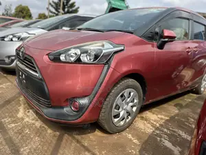 Toyota Sienta 1.5 AWD 2016 Maroon