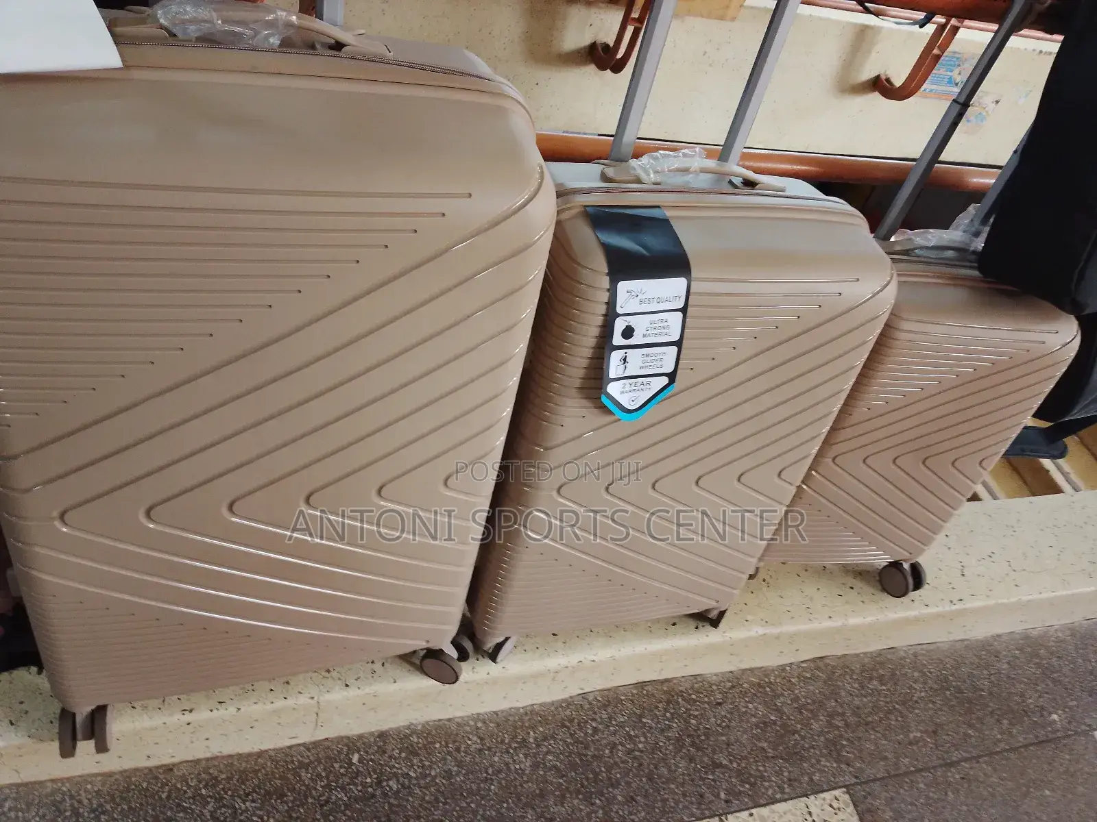 Three Pieces of Suit Case Labor