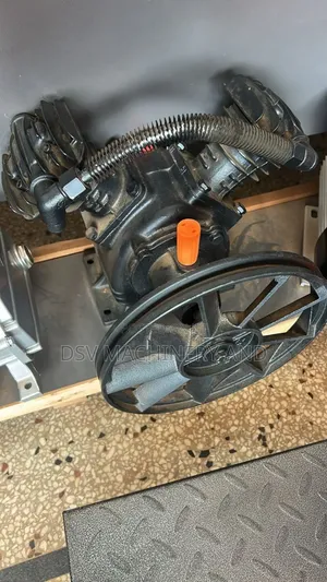 Double Piston Compressor Head With Belt Black