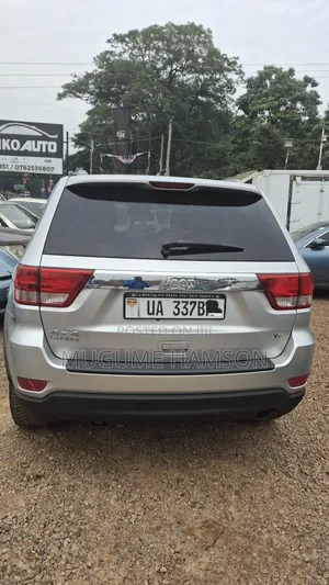Jeep Grand Cherokee 2011 Silver