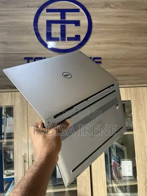 New Laptop Dell Precision 15 5520 16GB Intel Core I7 SSD 512GB