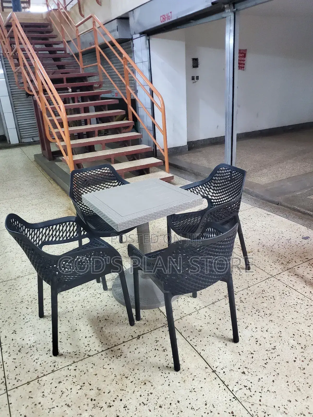 Outdoor Dining Set Plastic Chairs and Table