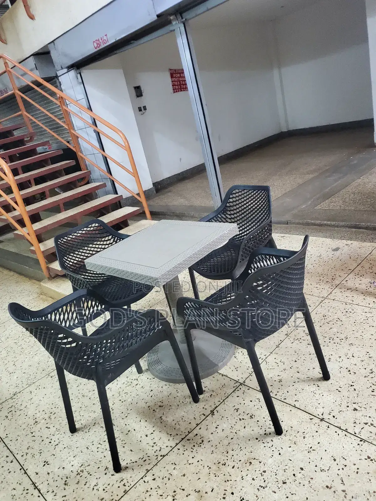 Outdoor Dining Set Plastic Chairs and Table