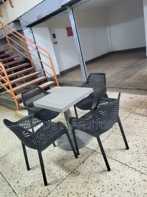 Outdoor Dining Set Plastic Chairs and Table