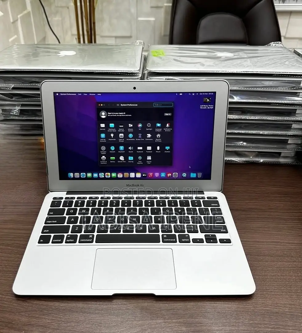 New Laptop Apple MacBook Air 2015 8GB Intel Core I5 SSD 256GB