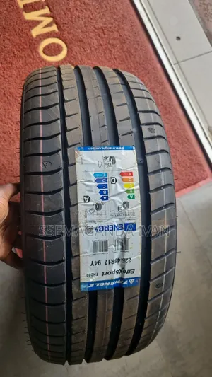 225/45r17 94y Effexsport Triangle