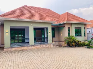 4bdrm Penthouse in Kitende Entebbe Road, Central Division for sale