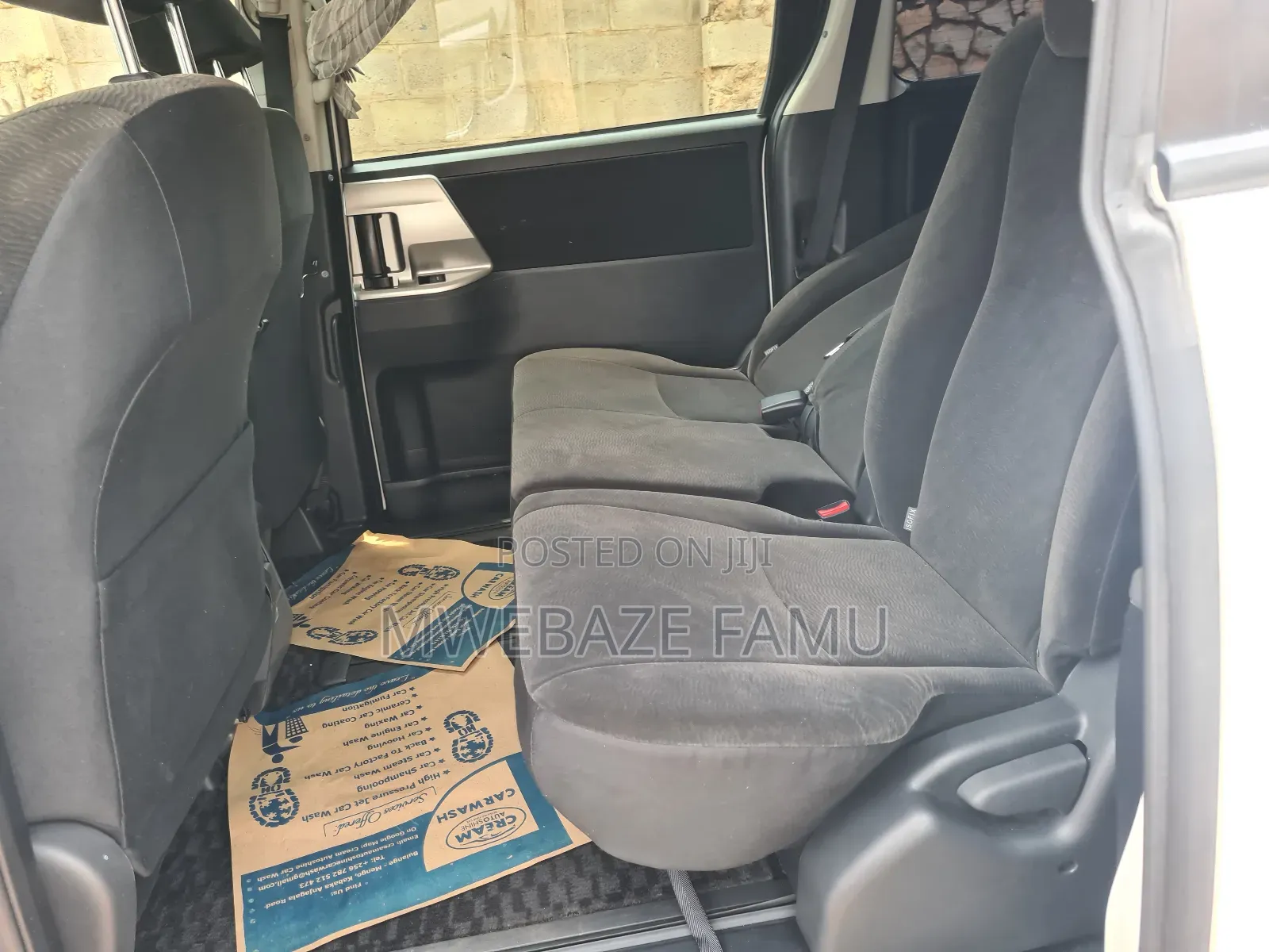 Toyota Noah 2011