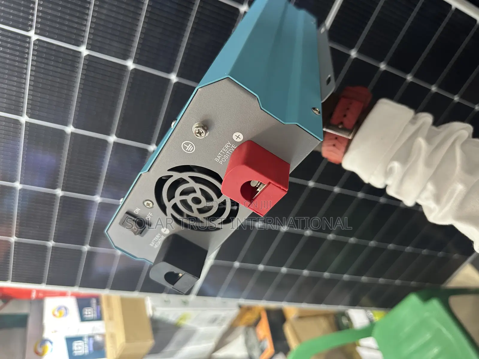 Solar Inveter 2000watts/24v