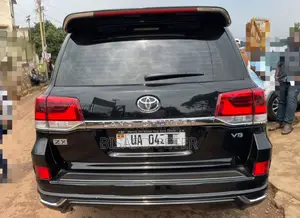 Toyota Land Cruiser 2010 Black