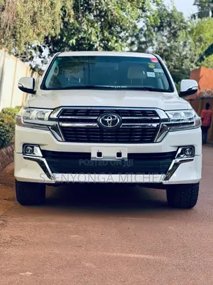 Toyota Land Cruiser 2012 White