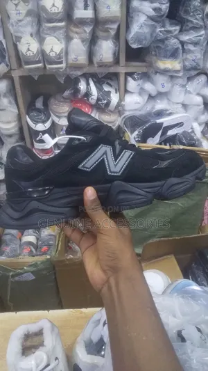 New Balance 9060 Triple Black