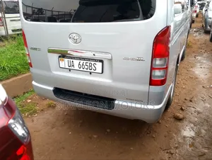 Toyota Grand HiAce 2011 Silver