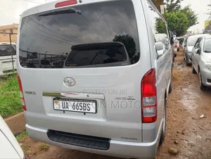Toyota Grand HiAce 2011 Silver