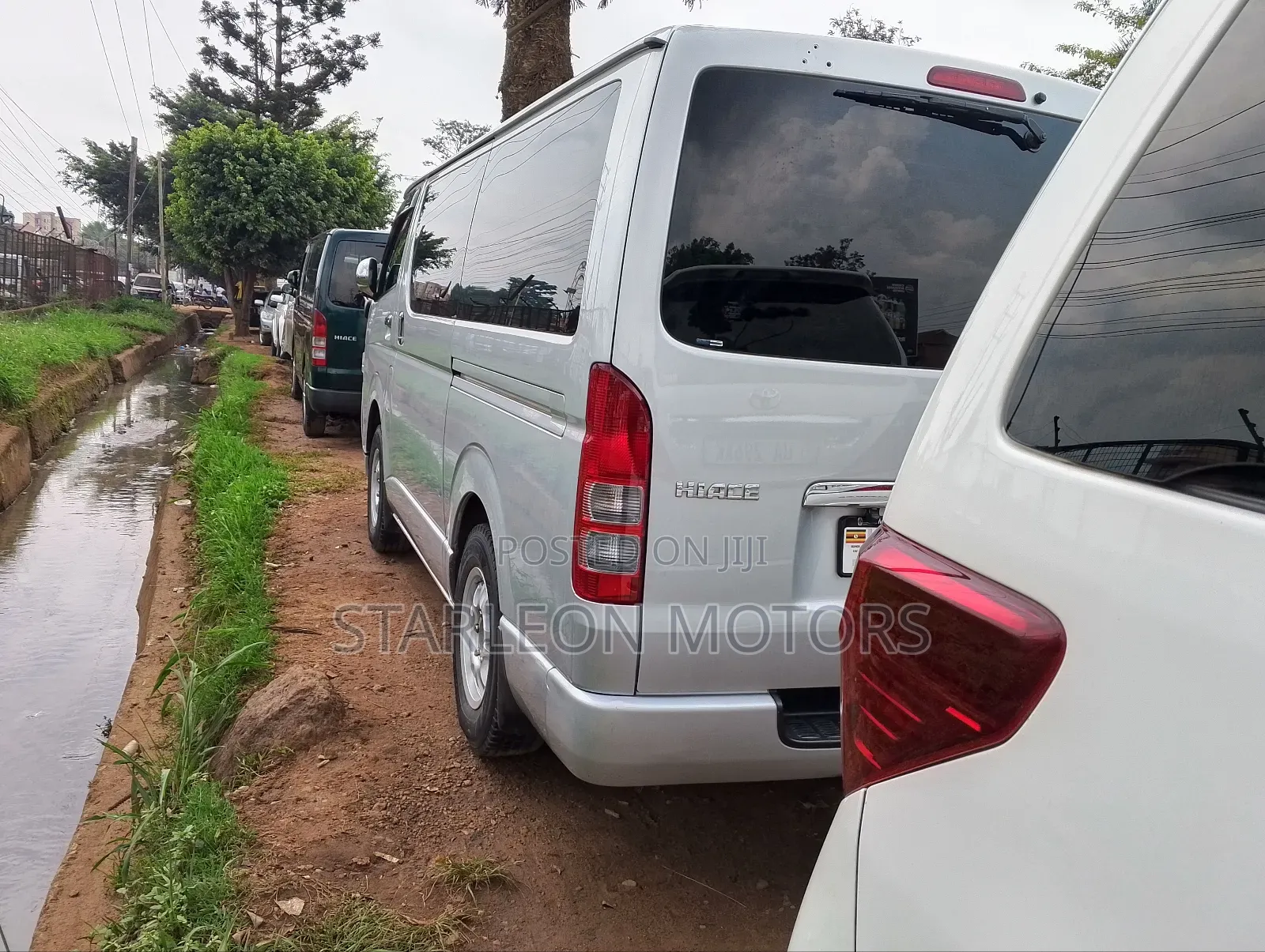 Toyota Grand HiAce 2011 Silver
