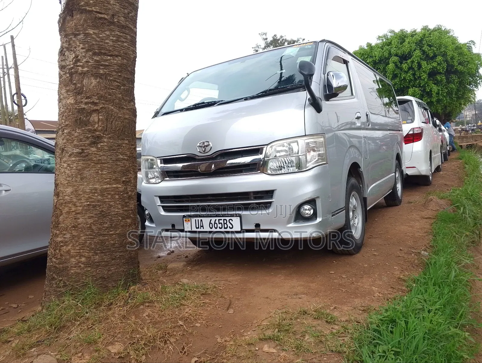 Toyota Grand HiAce 2011 Silver