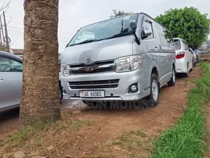 Toyota Grand HiAce 2011 Silver