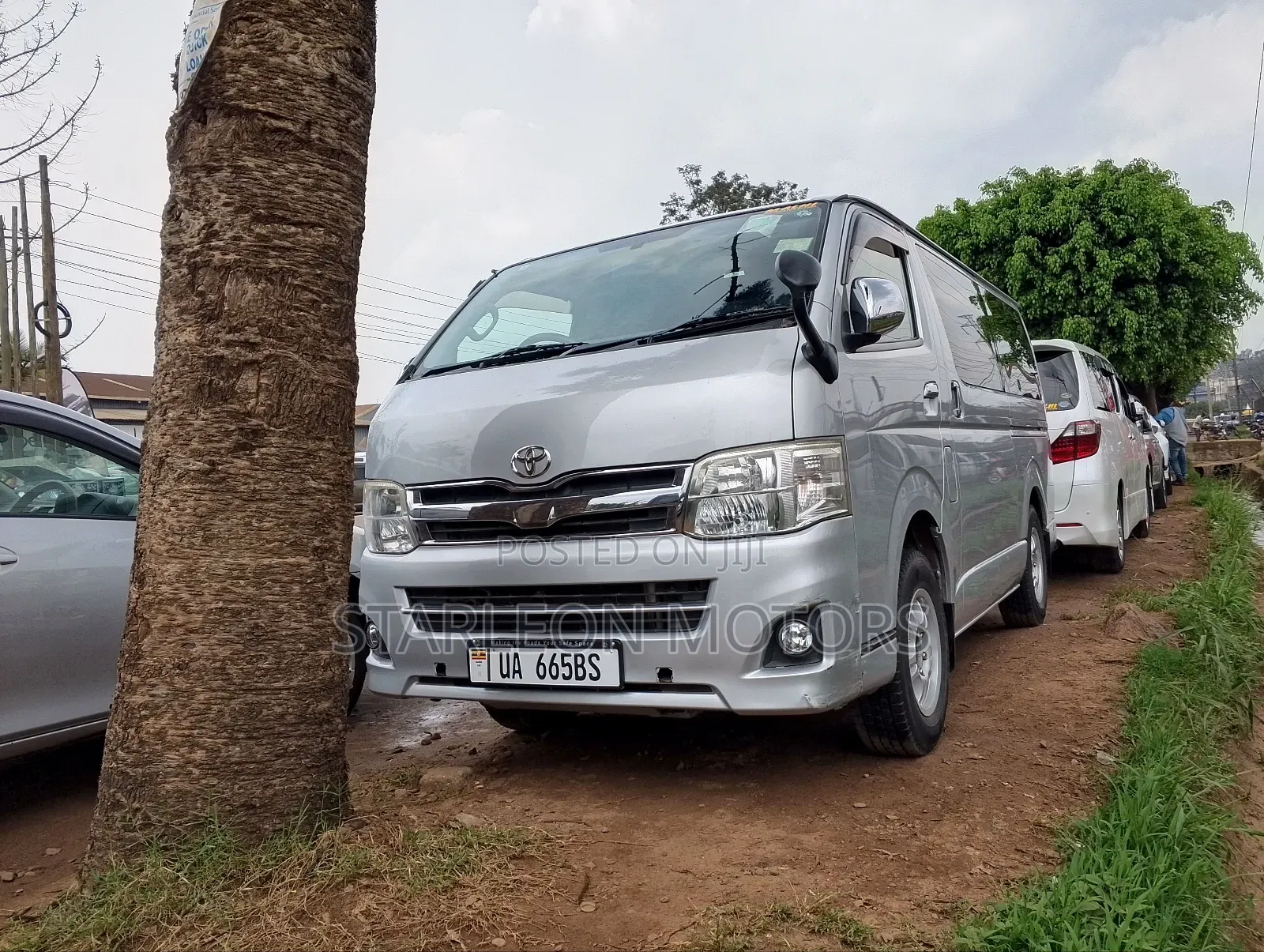 Toyota Grand HiAce 2011 Silver