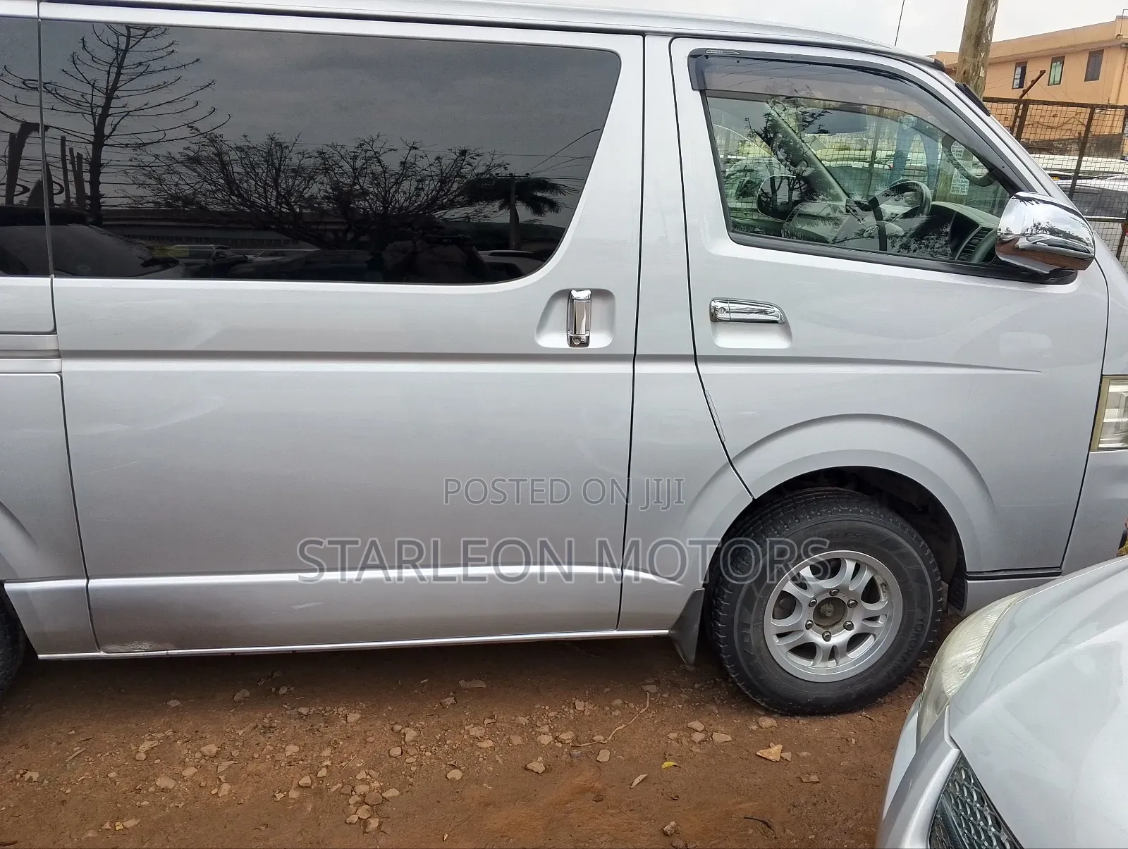 Toyota Grand HiAce 2011 Silver