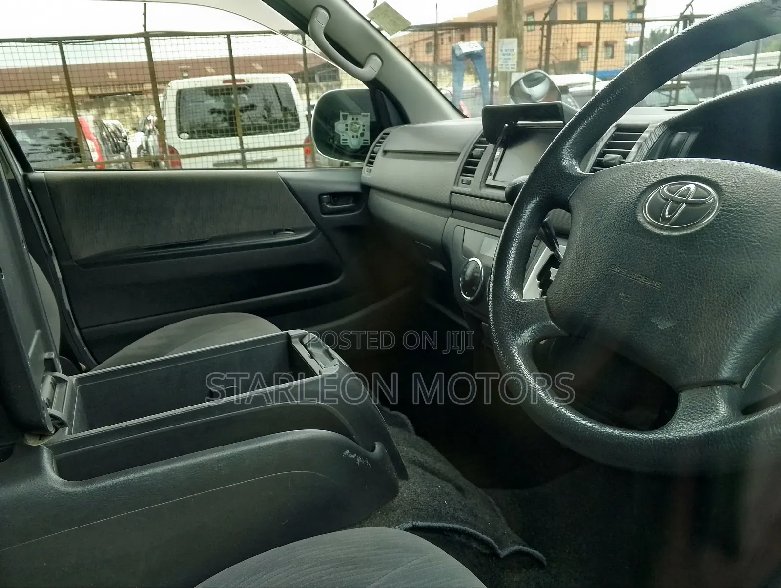 Toyota Grand HiAce 2011 Silver