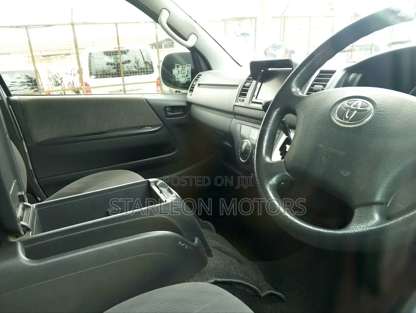 Toyota Grand HiAce 2011 Silver
