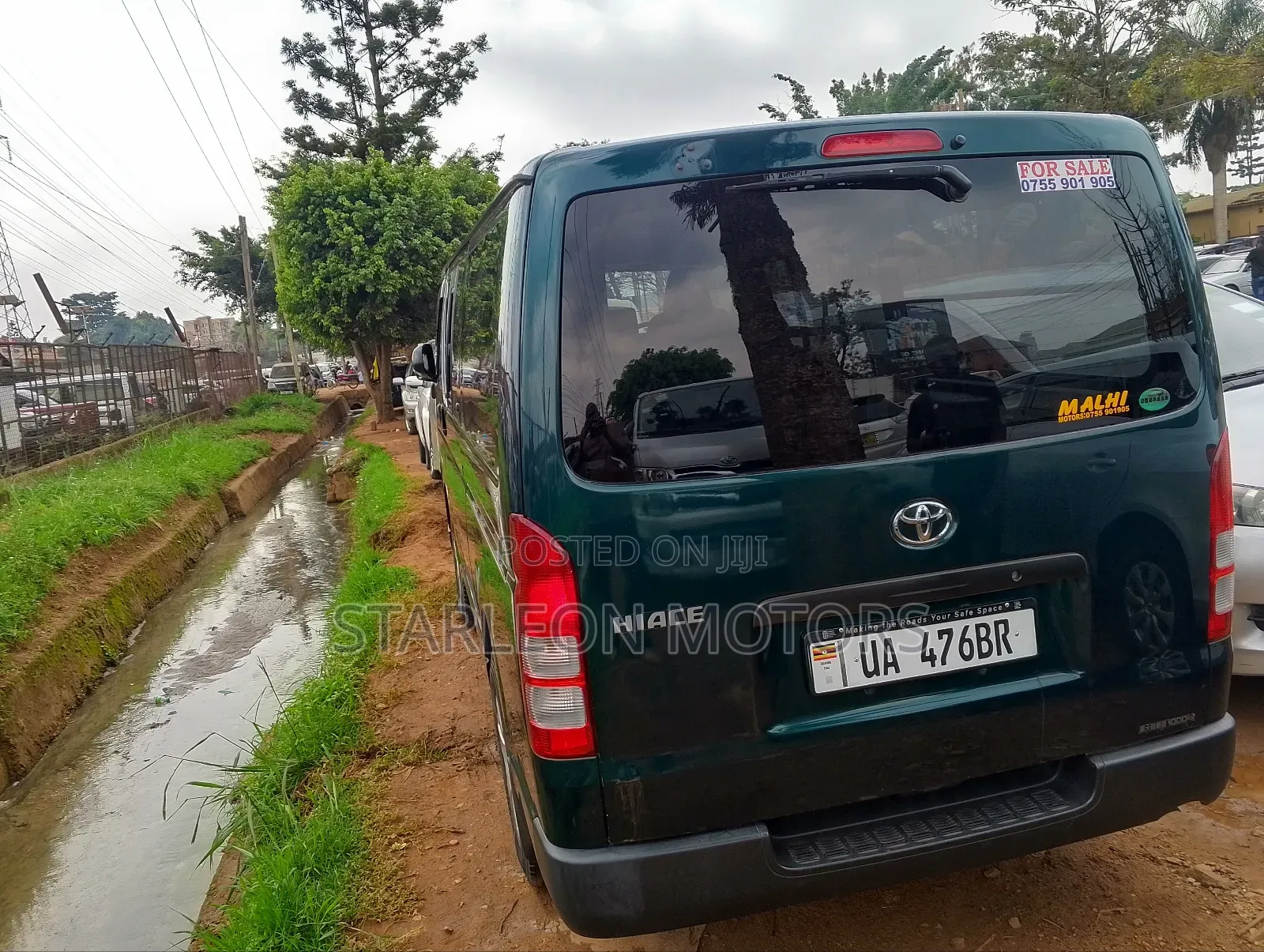 Toyota HiAce 2011 Green