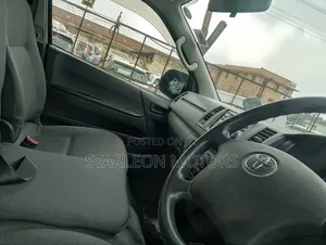 Toyota HiAce 2011 Green