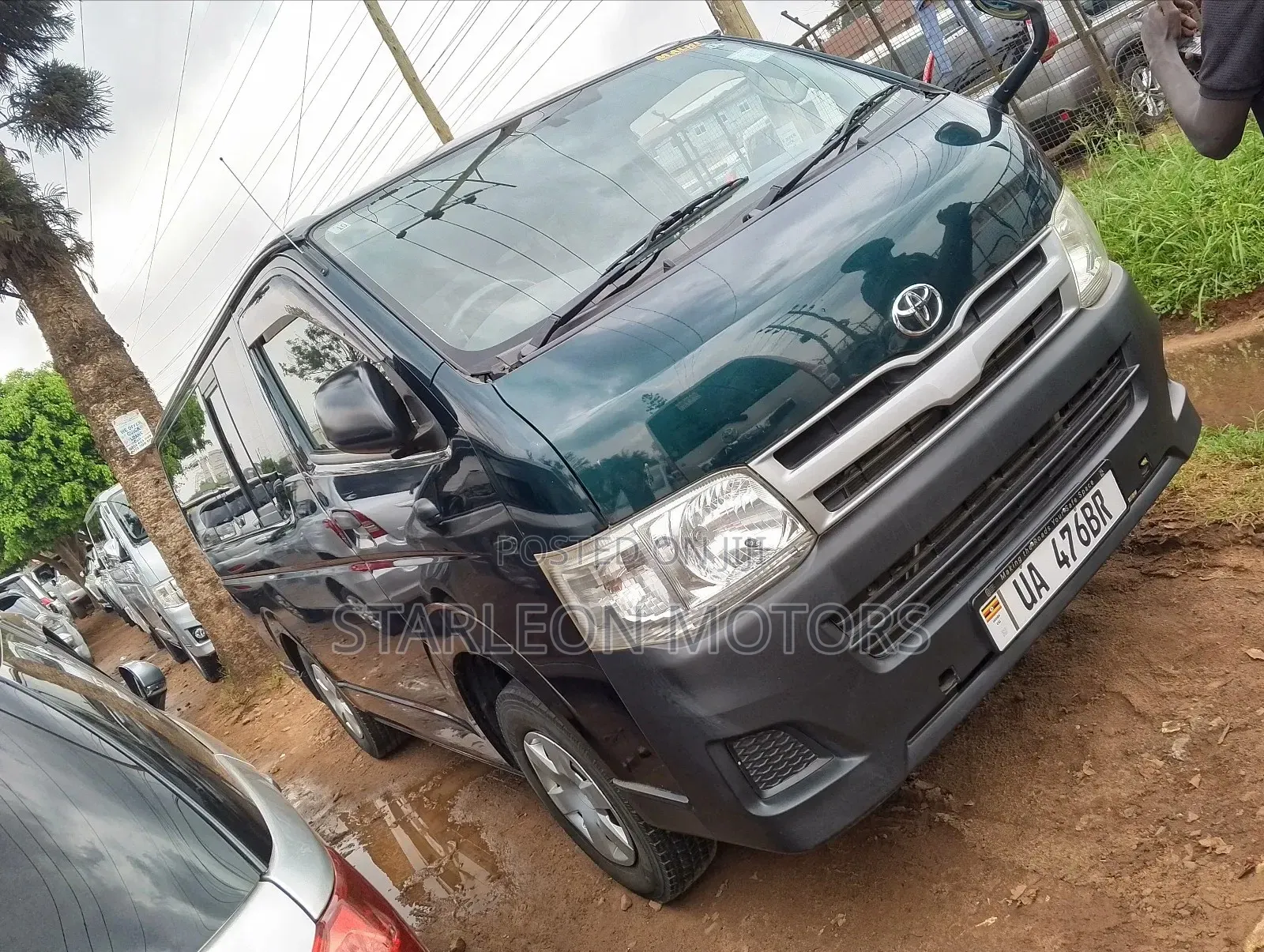 Toyota HiAce 2011 Green