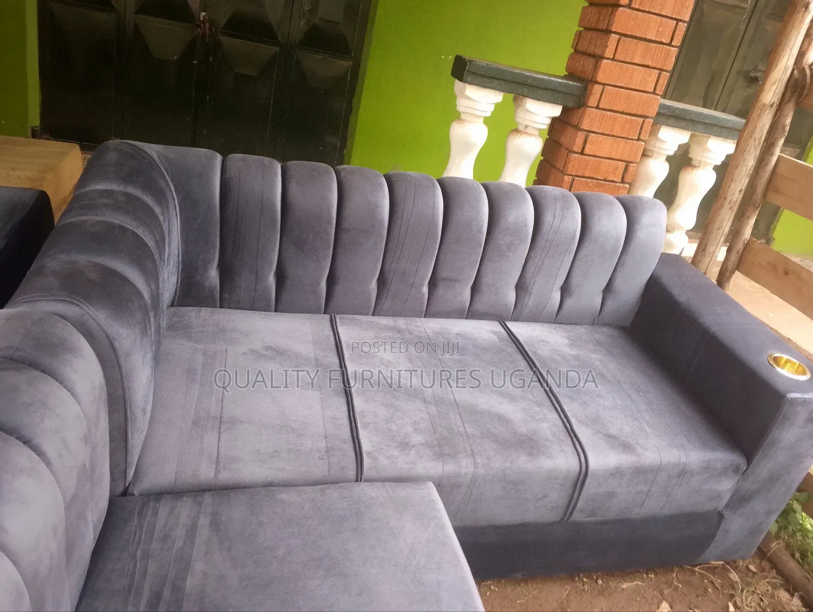 High Density Cupholder Couch
