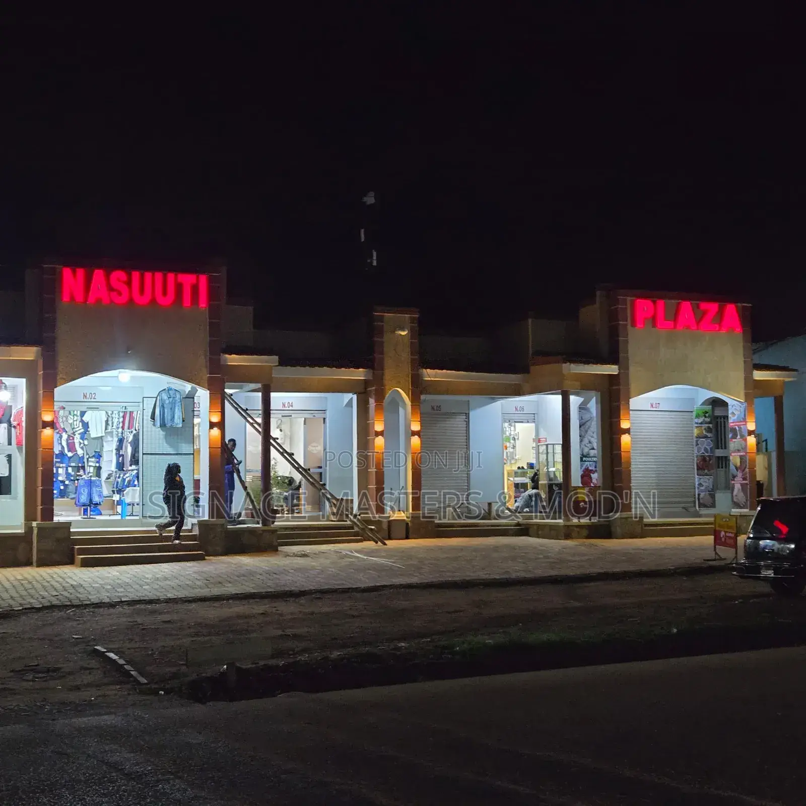 Plaza 3d Signage
