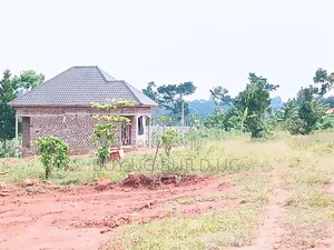 Quick Sale 
50ft by 100 at 35m for Sale in Namugongo Kiwango