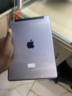 Apple iPad 5 (2022) 32 GB Silver