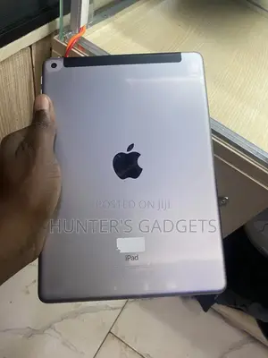 Apple iPad 5 (2022) 32 GB Silver
