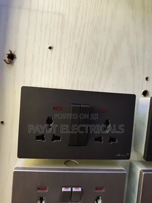 Unique Classic Double Socket Black