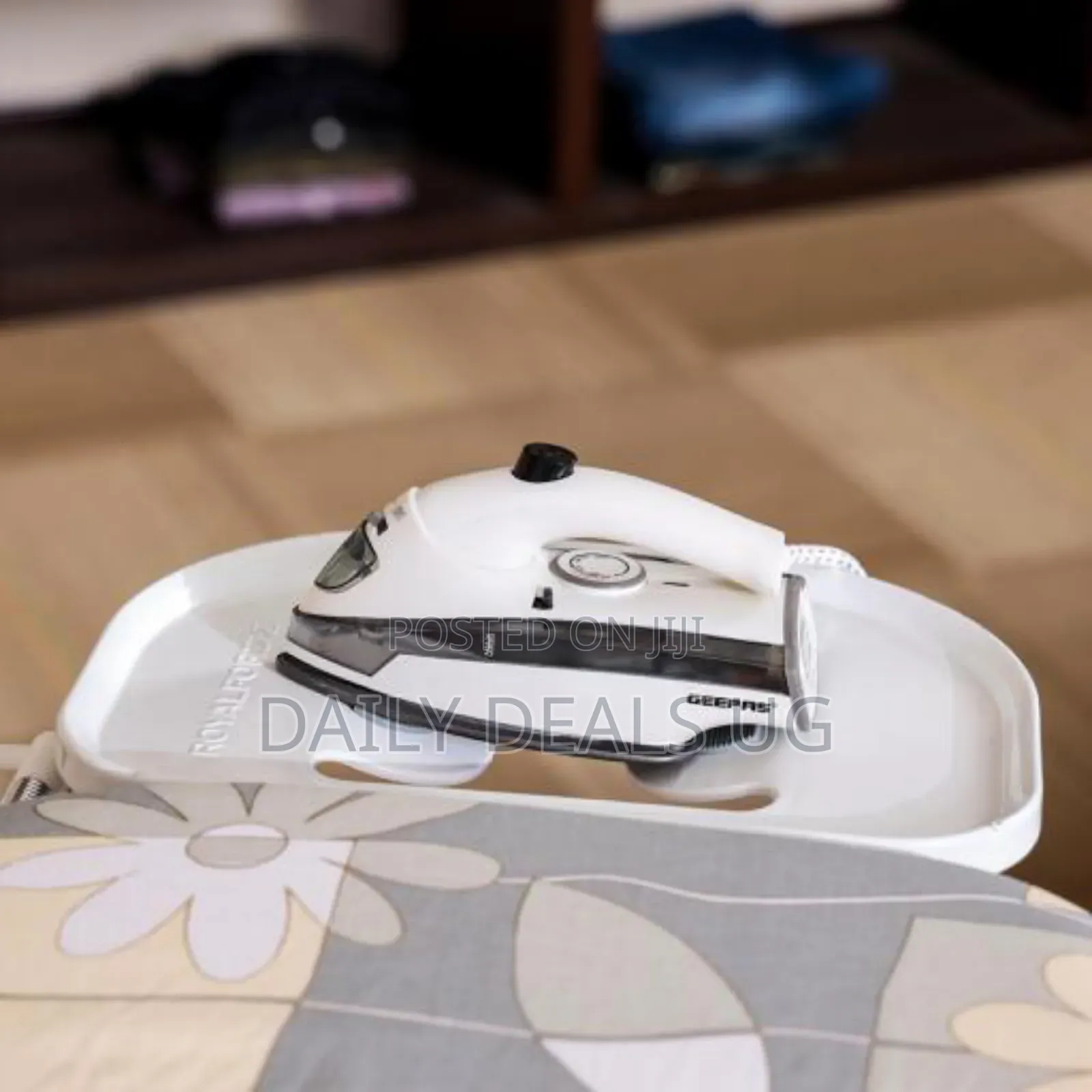 Geepas Gsi7806 800w Dry Iron With Foldable Handle