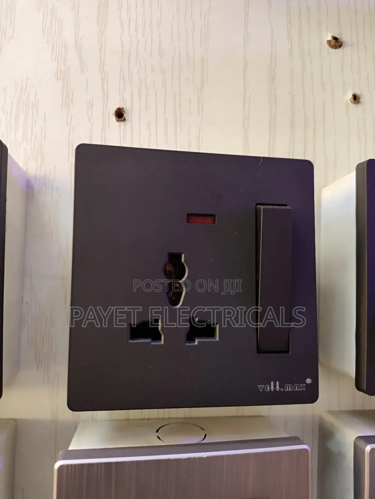 Vellomax Single Socket With Large Switch