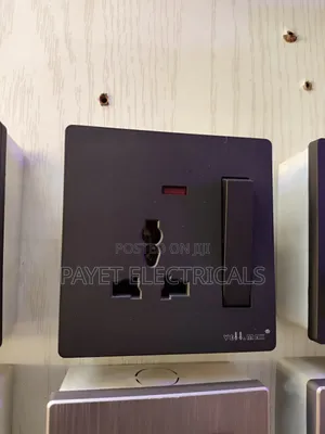 Vellomax Single Socket With Large Switch