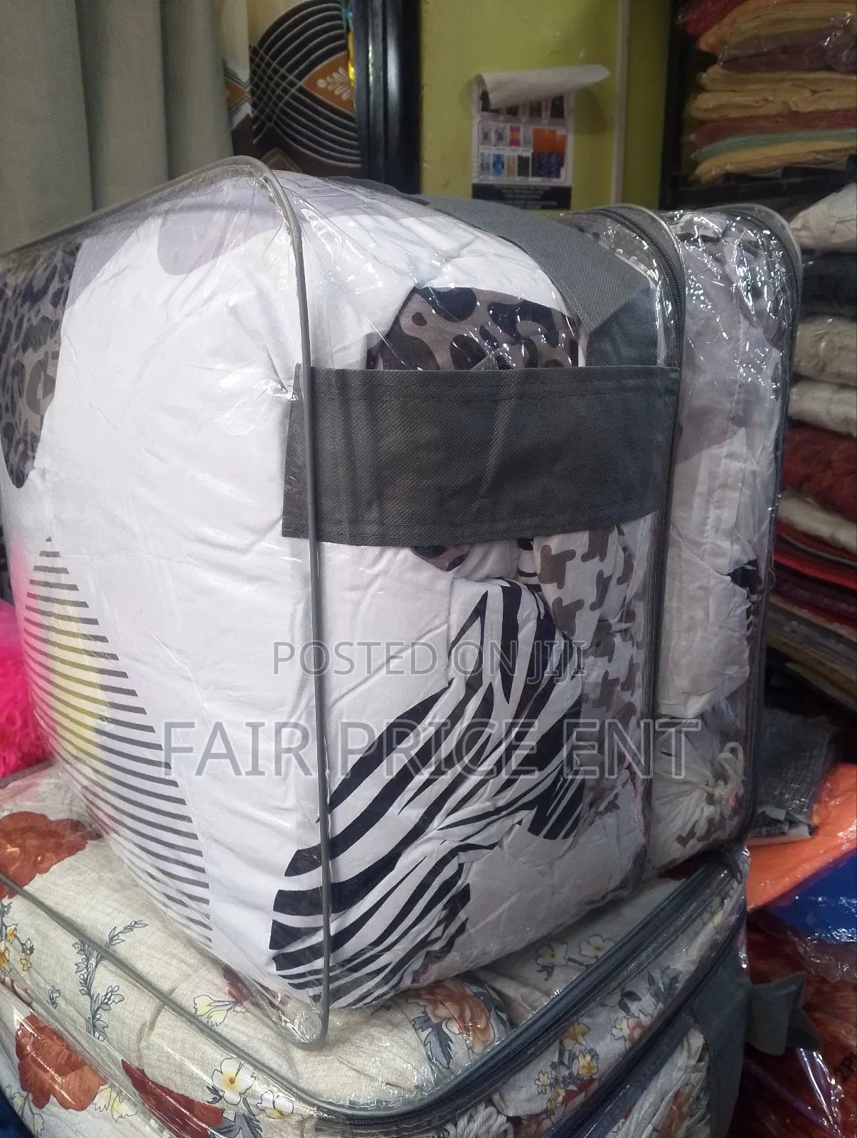 Luxury 10pcs Duvet Set. 6*6( Blac White)