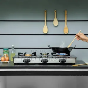 Geepas Ggc31012 3-Burner Gas Cooker