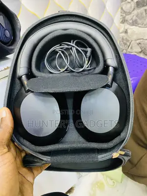 Sony Headphones Bluetooth Rechargeable With It’S Cable Case 1000mx5