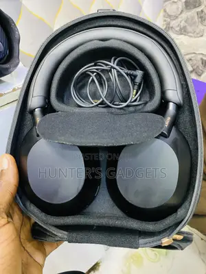 Sony Headphones Bluetooth Rechargeable With It’S Cable Case 1000mx5
